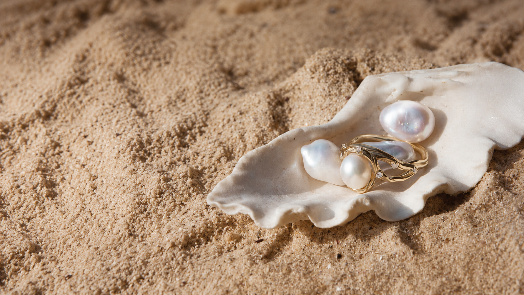 Freshwater Pearls vs Sea Pearls: What’s the Difference?