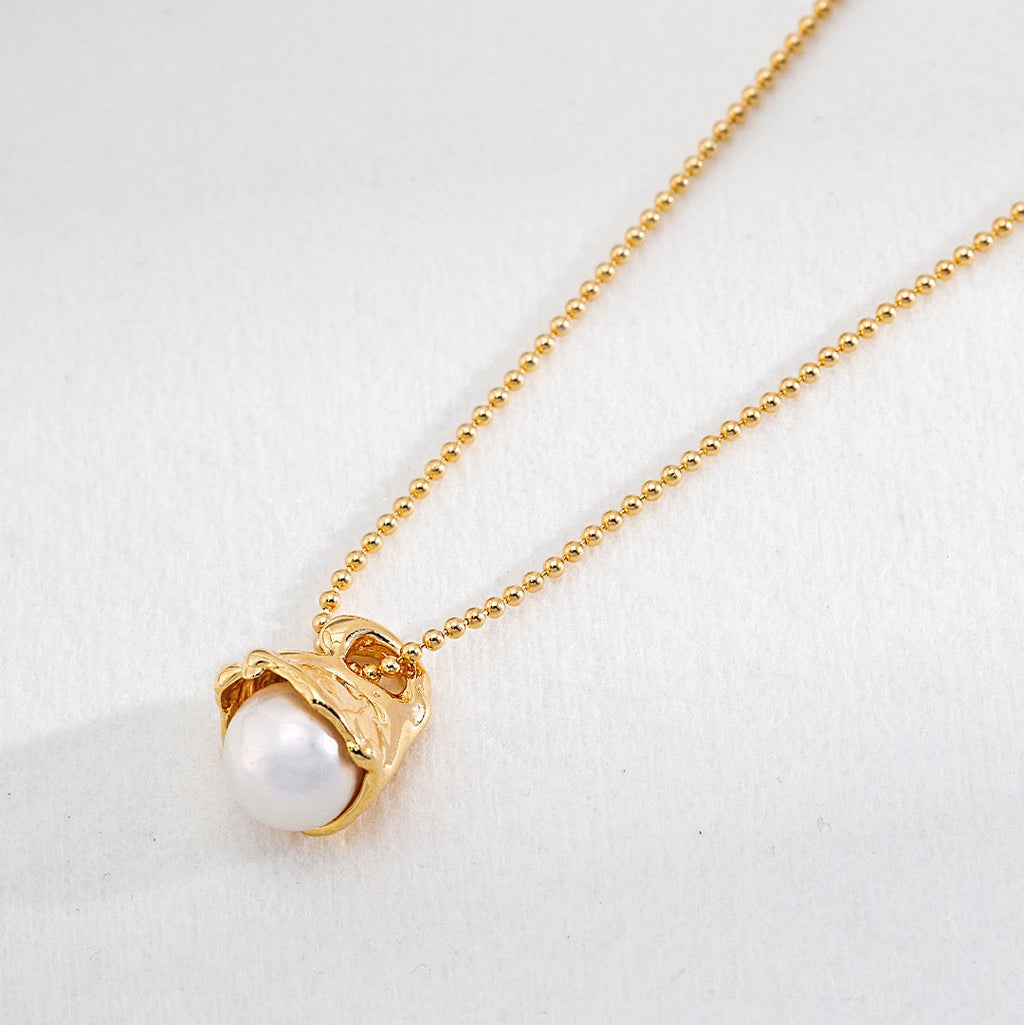 Vintage Pearl Silver Pendant Necklace with Sculptural Crown Detail